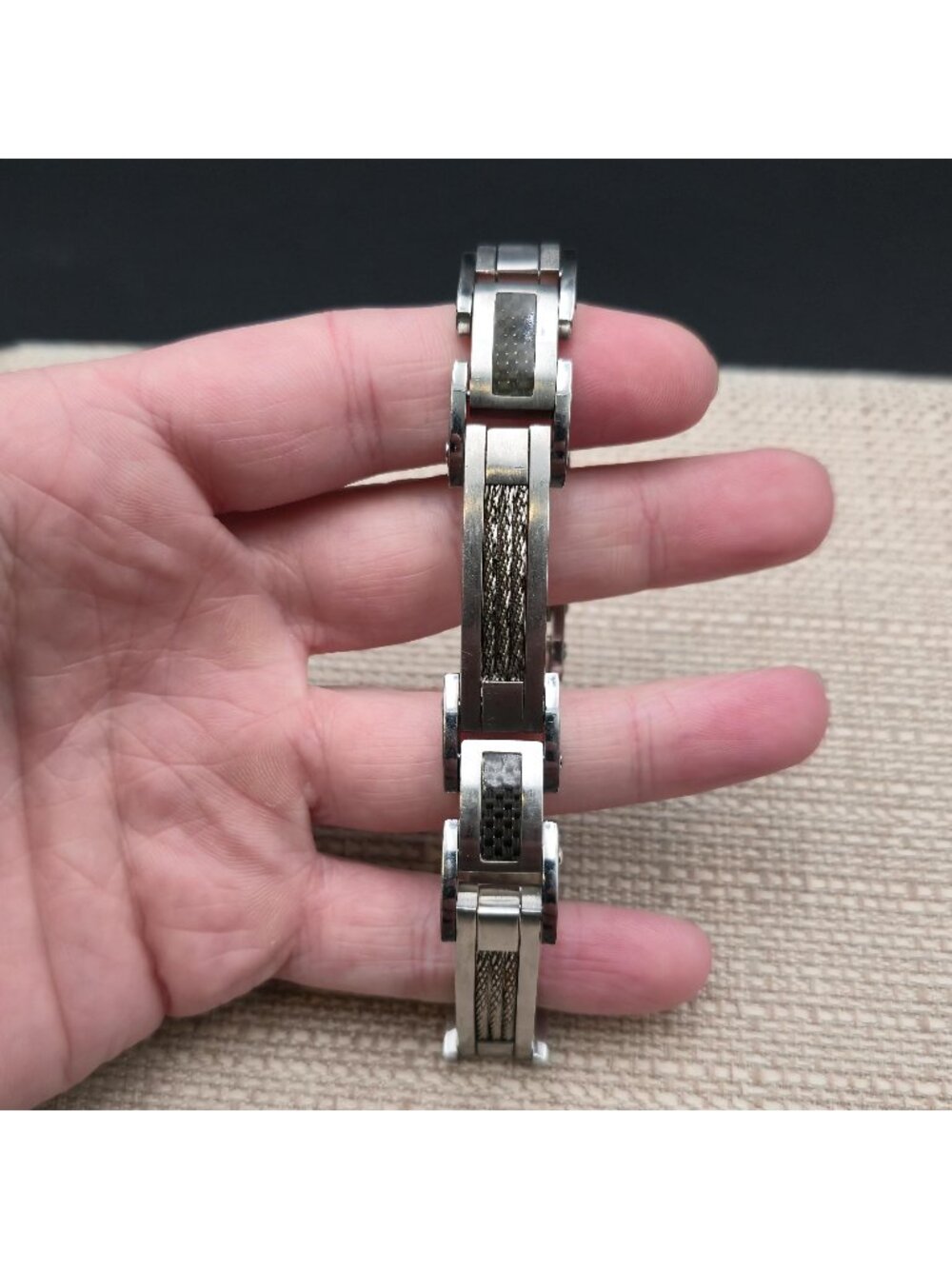 8.5 Inch Stainless Steel Cable & Black Carbon Fiber Link Men's Bracelet B1388